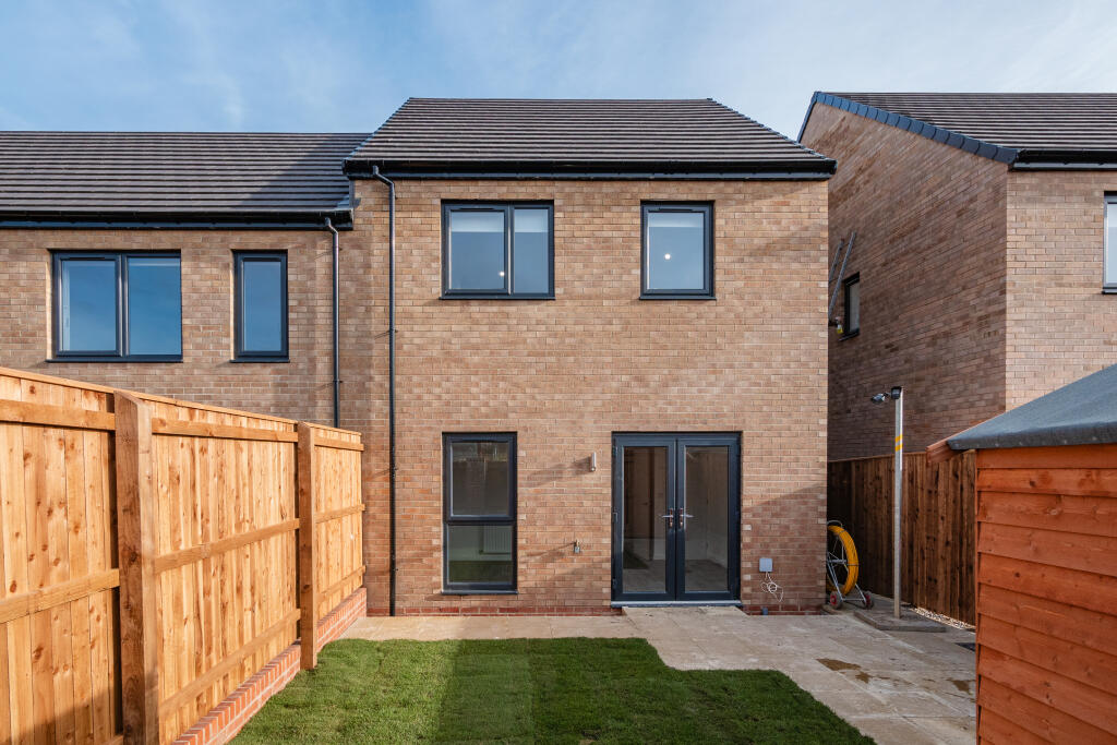 3 bedroom house at Freight Village - Image 5