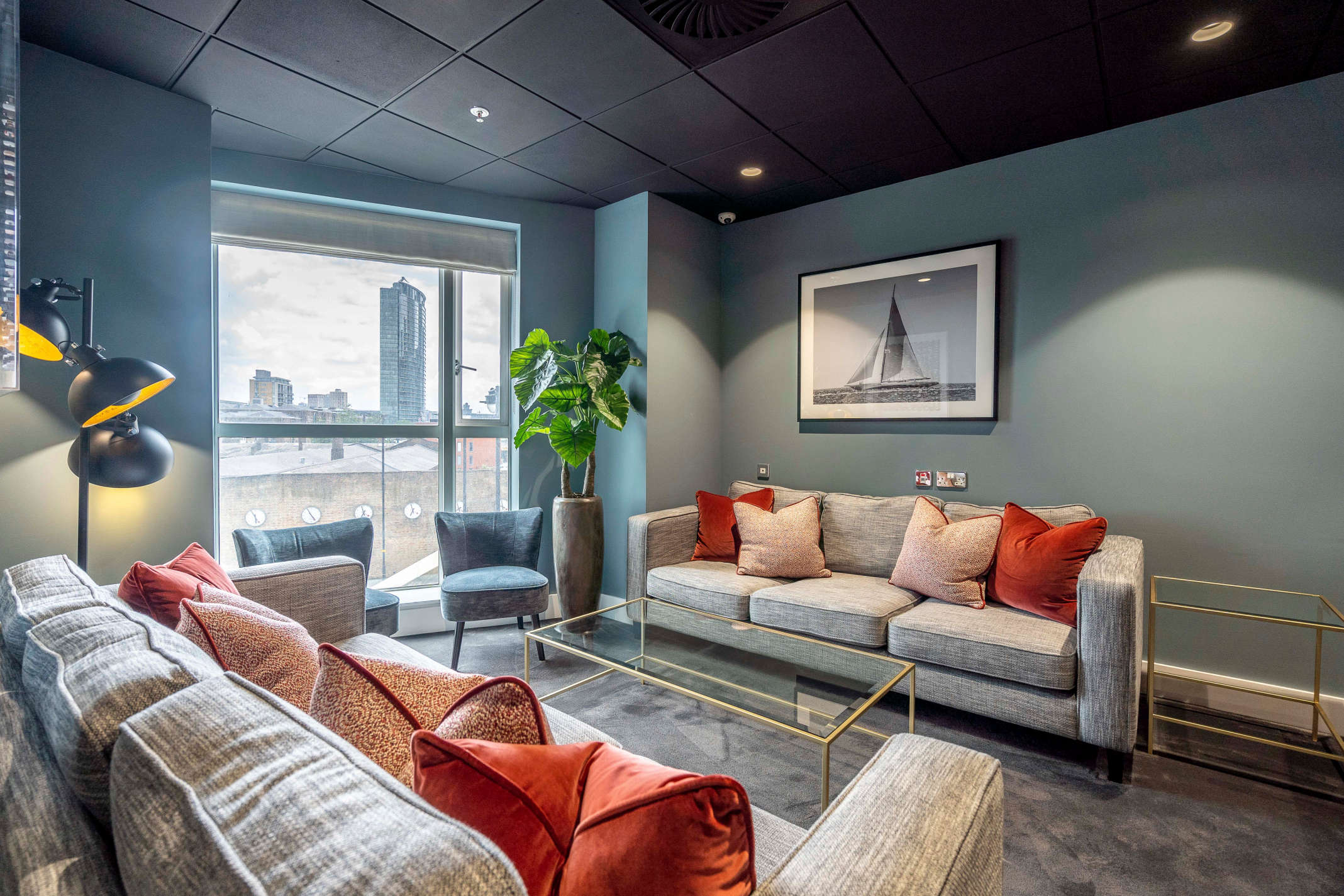 2 bedroom apartment at Circus Apartments - Image 15