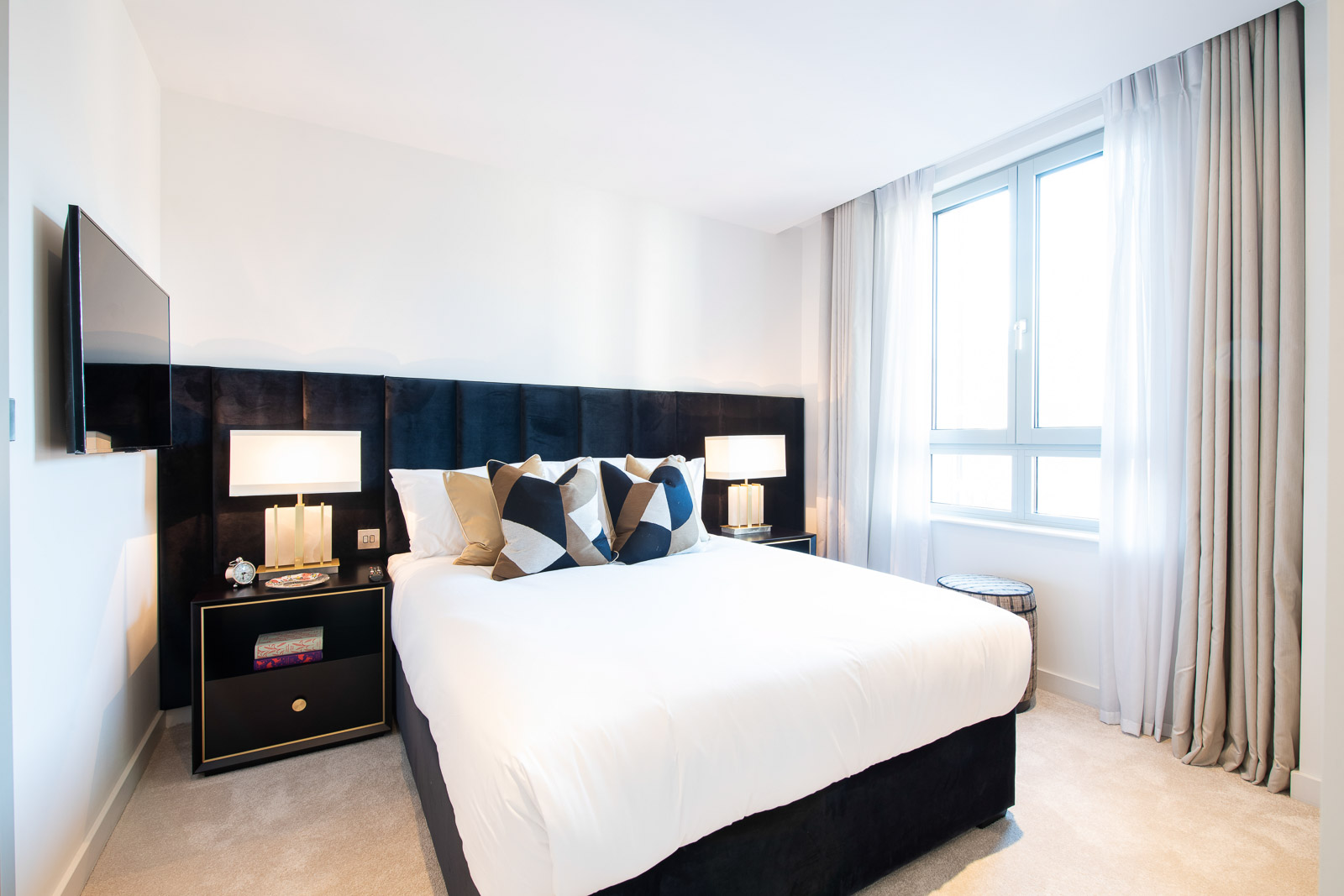 2 bedroom apartment at Garrett Mansions - Image 4