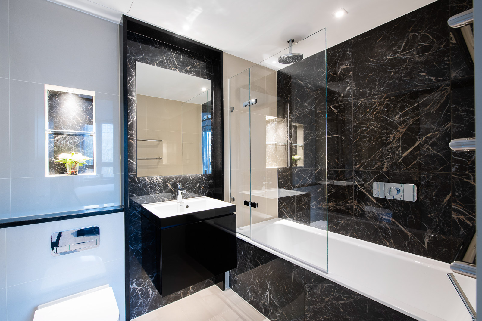 2 bedroom apartment at Garrett Mansions - Image 20