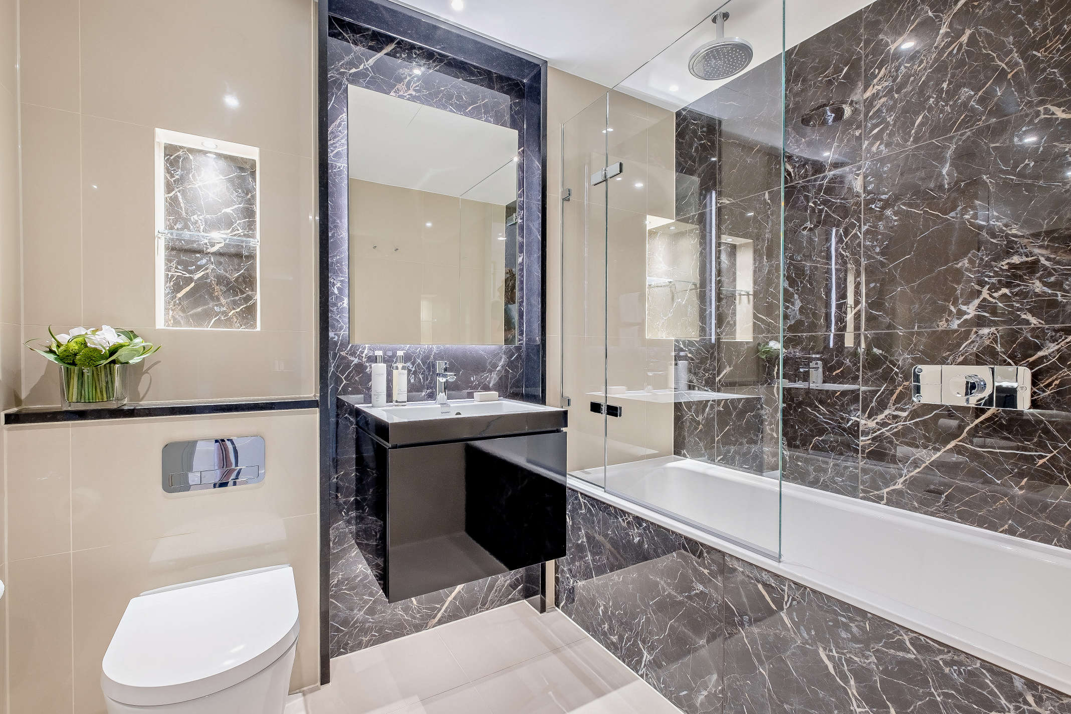 2 bedroom apartment at Garrett Mansions - Image 29