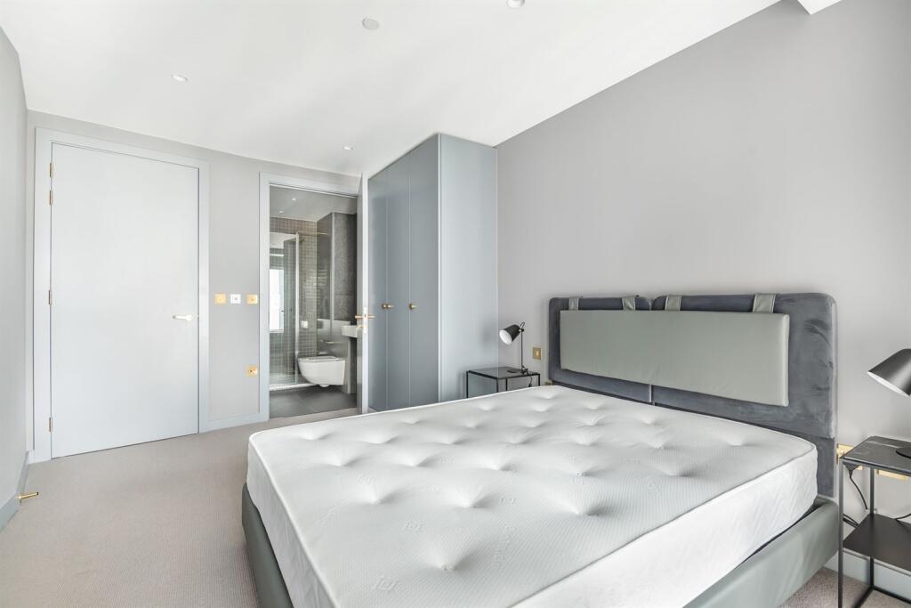 2 bedroom apartment at Upper Riverside - Image 8