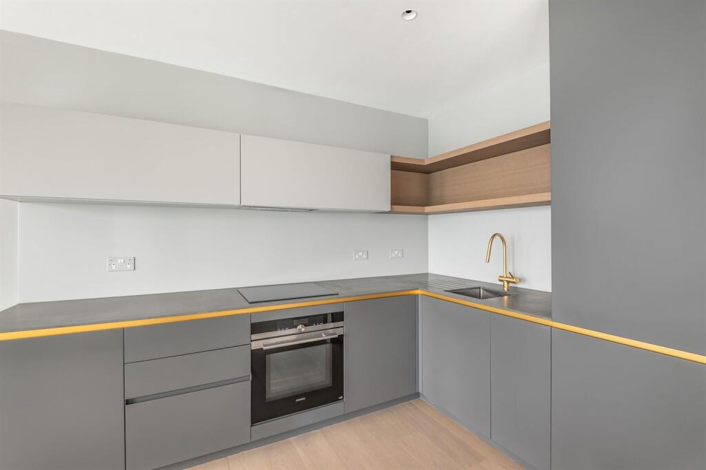 2 bedroom apartment at Upper Riverside - Image 22