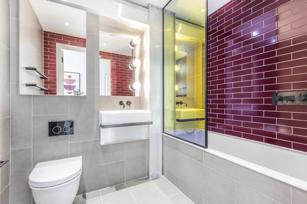 2 bedroom apartment at Upper Riverside - Image 15