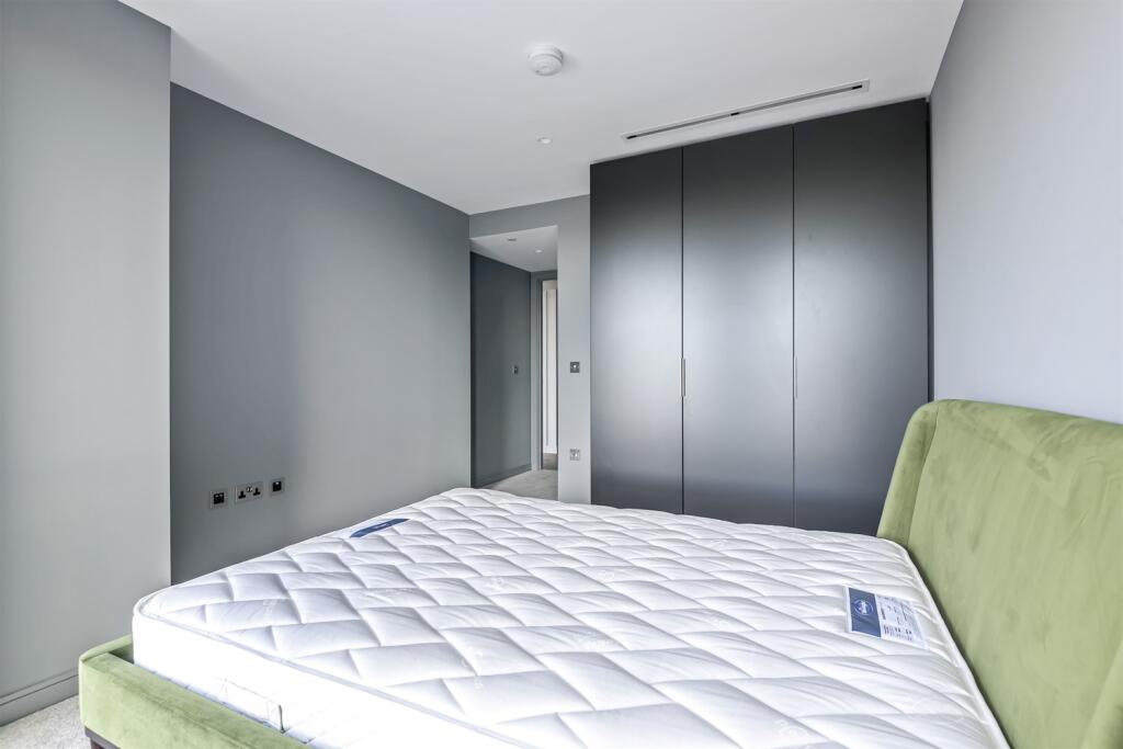 2 bedroom apartment at Upper Riverside - Image 2