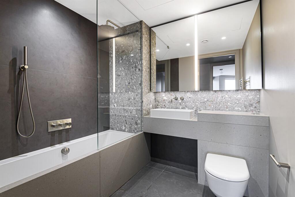 2 bedroom apartment at Upper Riverside - Image 11