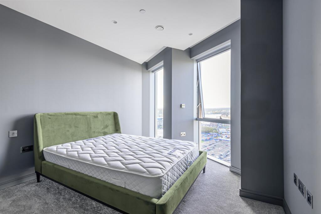 2 bedroom apartment at Upper Riverside - Image 23