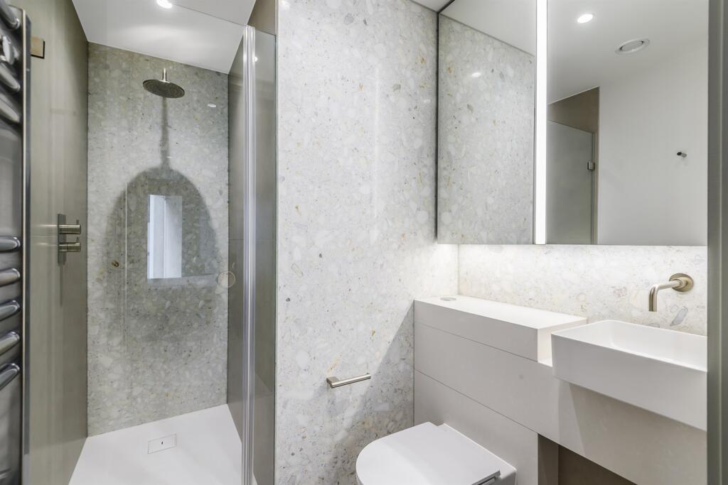 3 bedroom apartment at Upper Riverside - Image 18