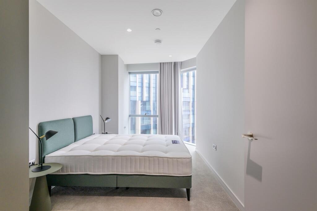 3 bedroom apartment at Upper Riverside - Image 22