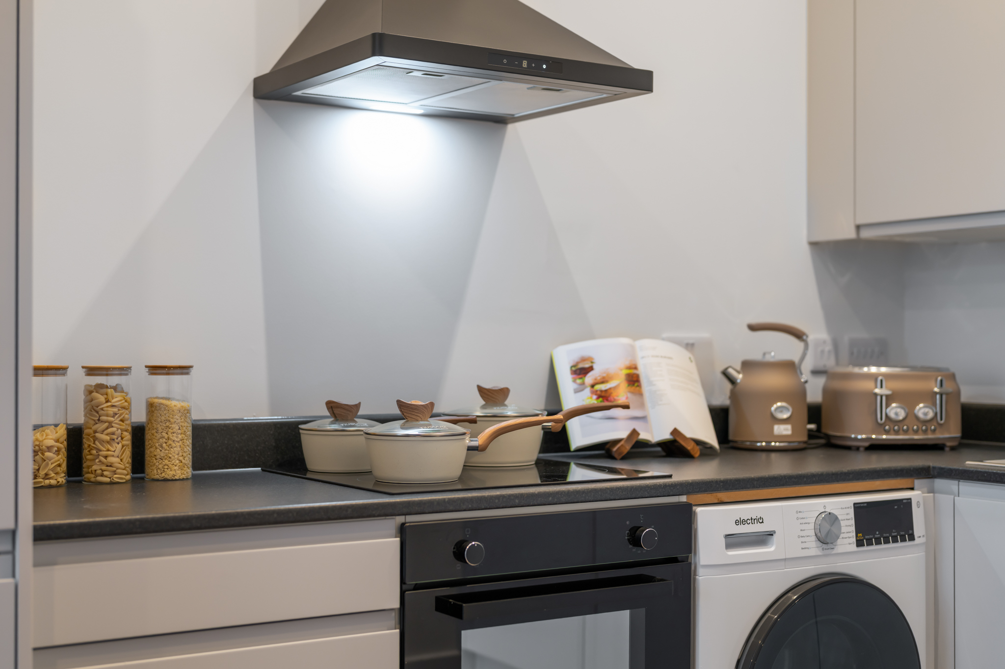 3 bedroom apartment at The Bays - Image 6