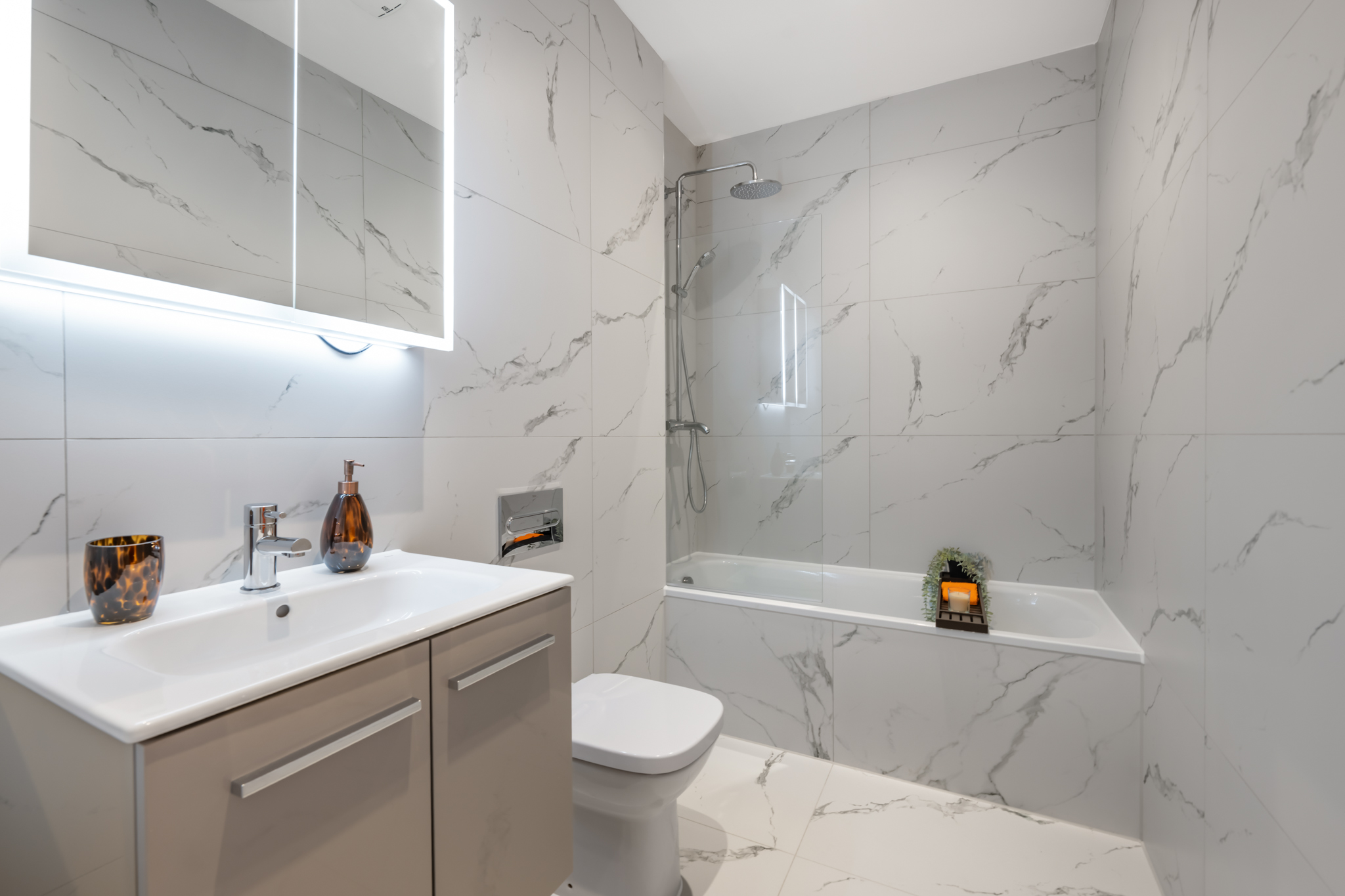 3 bedroom apartment at The Bays - Image 4