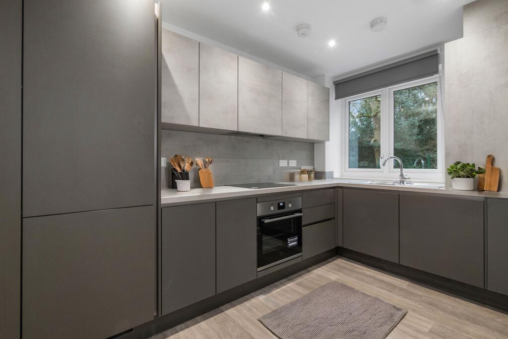 1 bedroom apartment at Beaumont Manor - Image 8