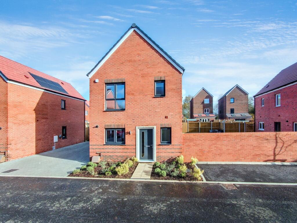 3 bedroom house at Beaumont Manor - Image 2