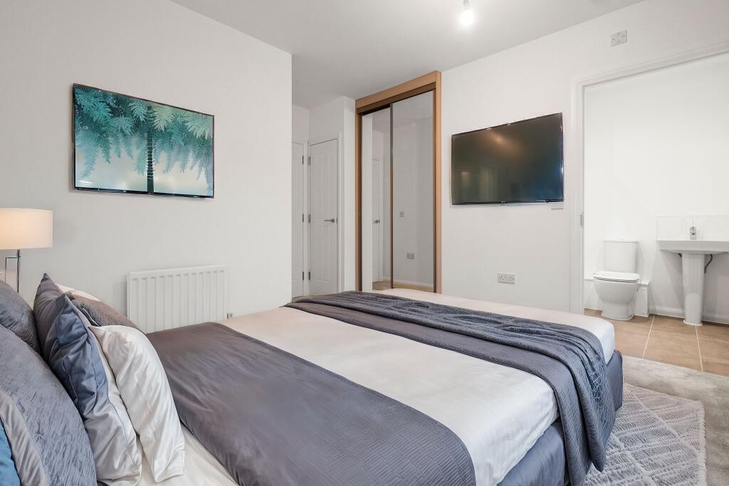 3 bedroom house at Beaumont Manor - Image 3