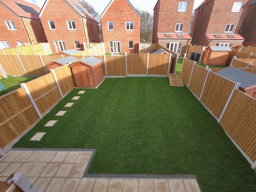 3 bedroom house at Beaumont Manor - Image 5