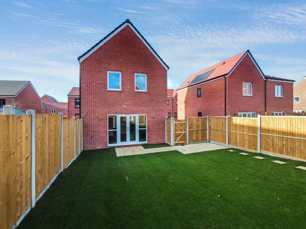 3 bedroom house at Beaumont Manor - Image 9