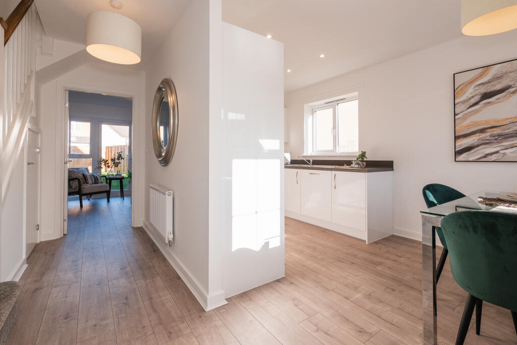 3 bedroom house at Isleport Grove - Image 9