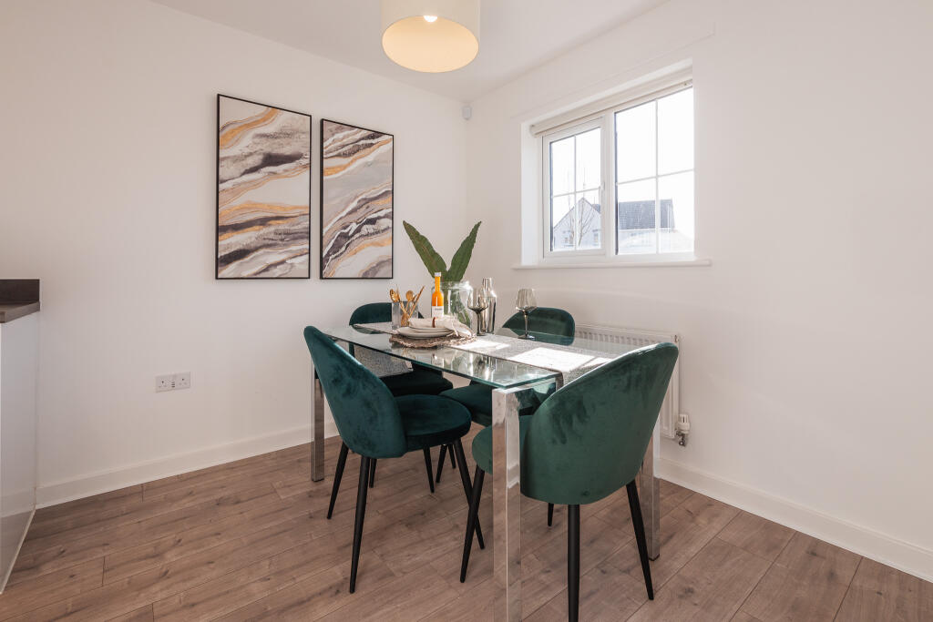 3 bedroom house at Isleport Grove - Image 11