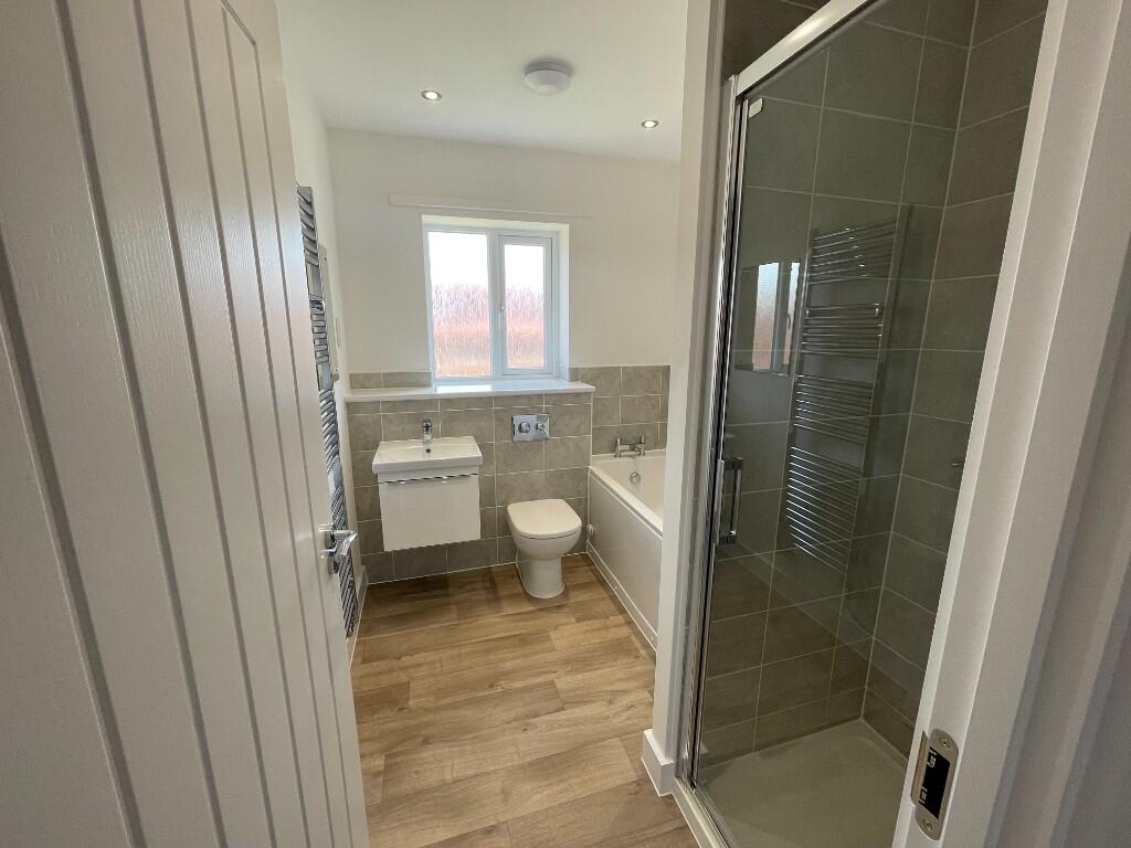 3 bedroom house at The Pioneers - Image 12