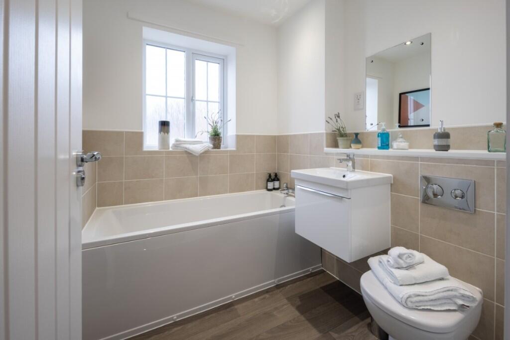 3 bedroom house at The Pioneers - Image 3