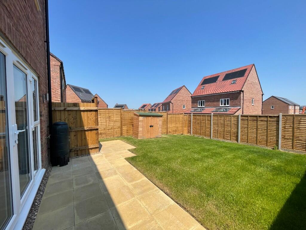 3 bedroom house at The Pioneers - Image 10