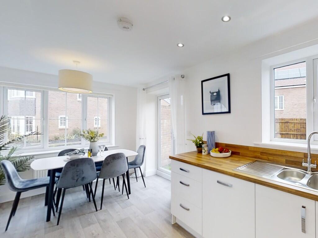 3 bedroom house at The Pioneers - Image 11