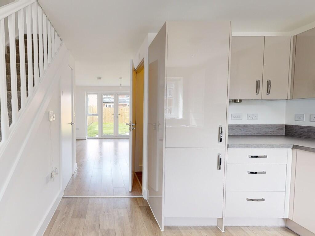 2 bedroom house at The Pioneers - Image 10