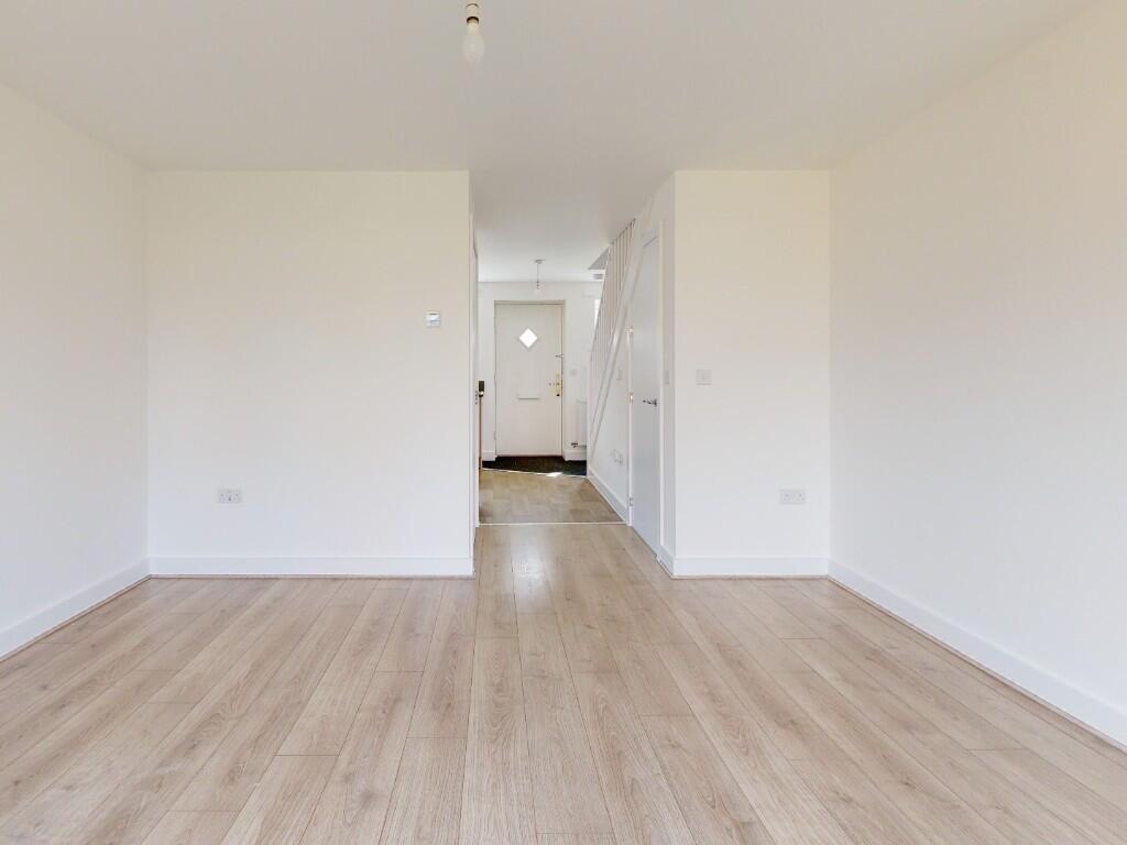 2 bedroom house at The Pioneers - Image 12