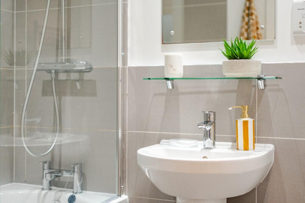 2 bedroom apartment at Clarendon Quarter - Image 22