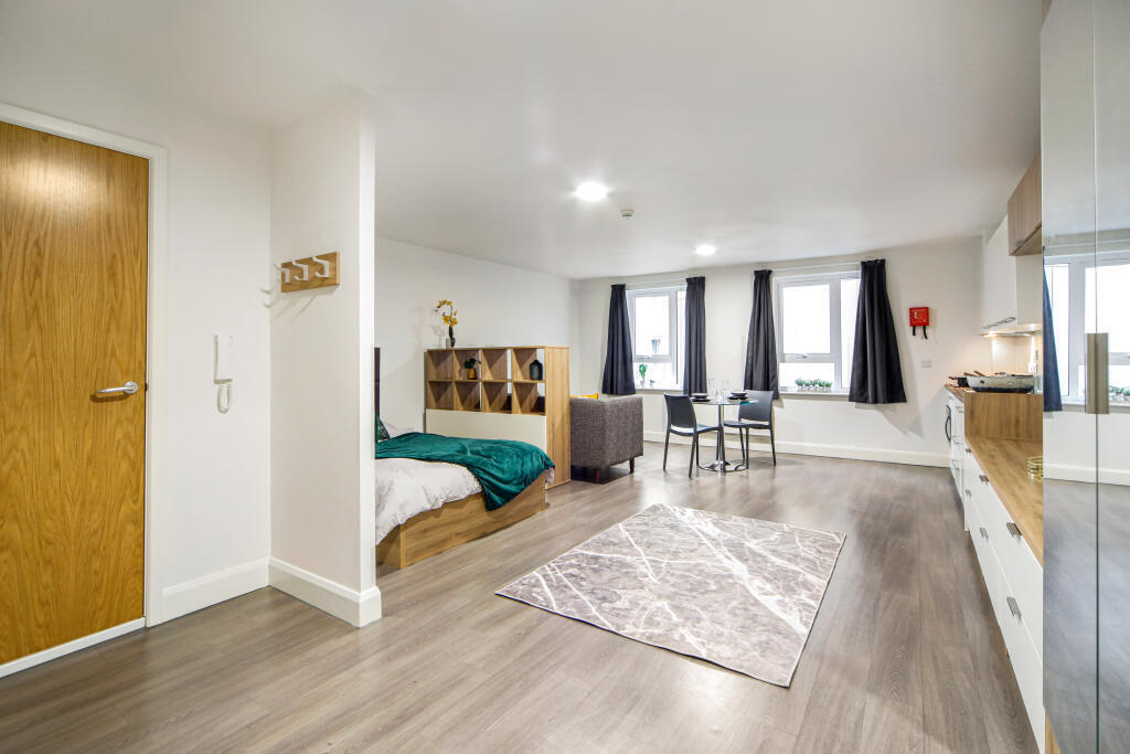 Studio apartment at Clarendon Quarter - Image 21