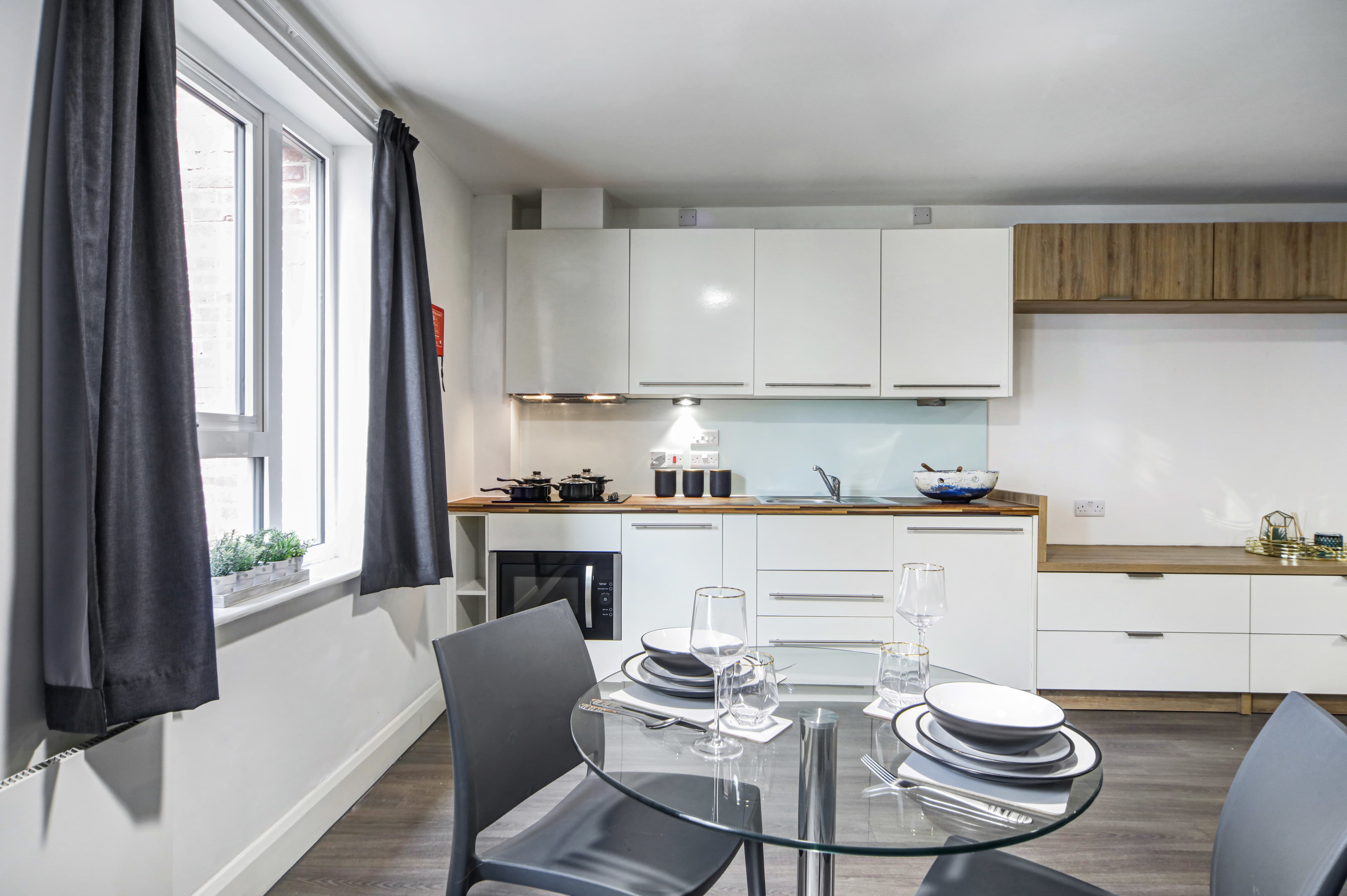 Studio apartment at Clarendon Quarter - Image 12