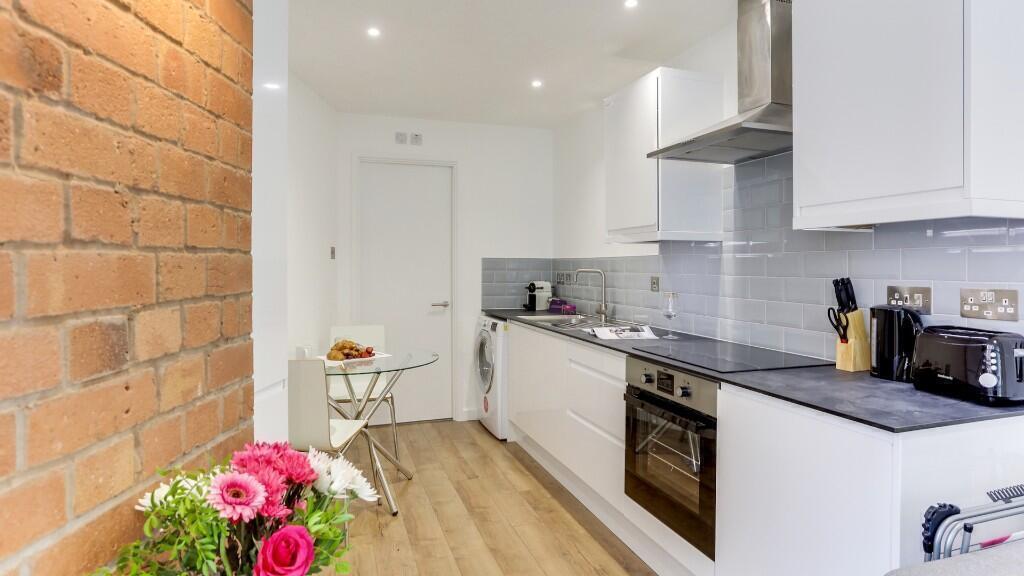 Studio apartment at Queen Street Quarter - Image 9