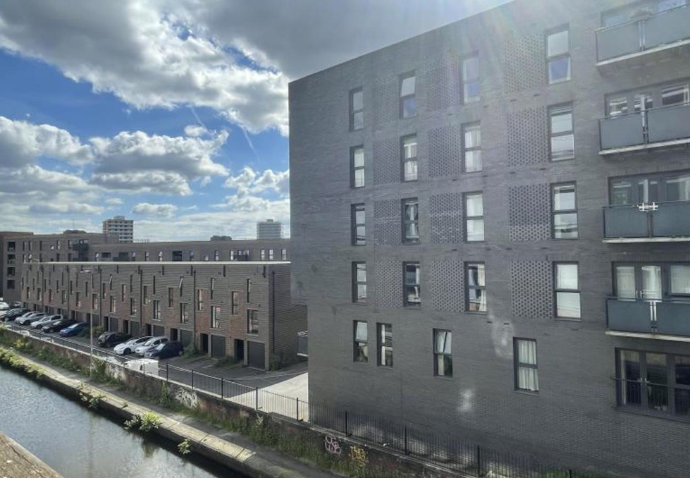 1 bedroom apartment at Flint Glass Wharf - Image 11