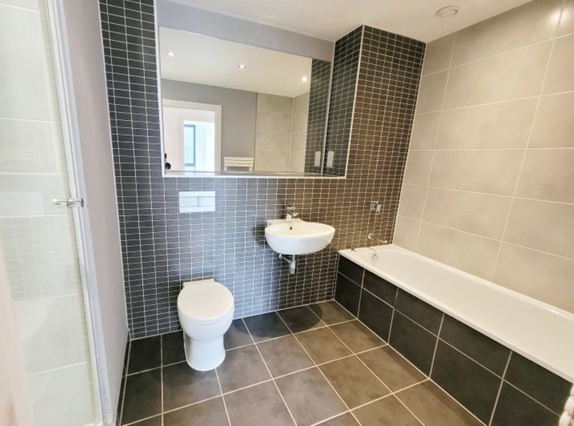 2 bedroom apartment at Flint Glass Wharf - Image 4