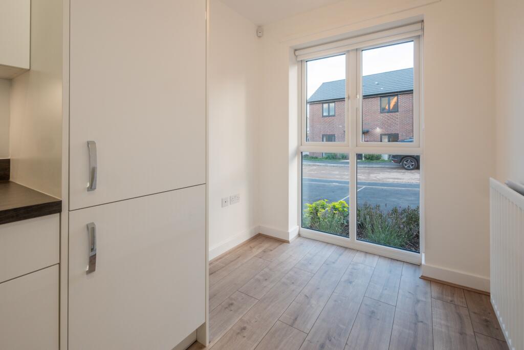 4 bedroom house at Pleasley View - Image 4