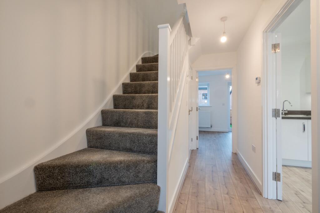 4 bedroom house at Pleasley View - Image 5