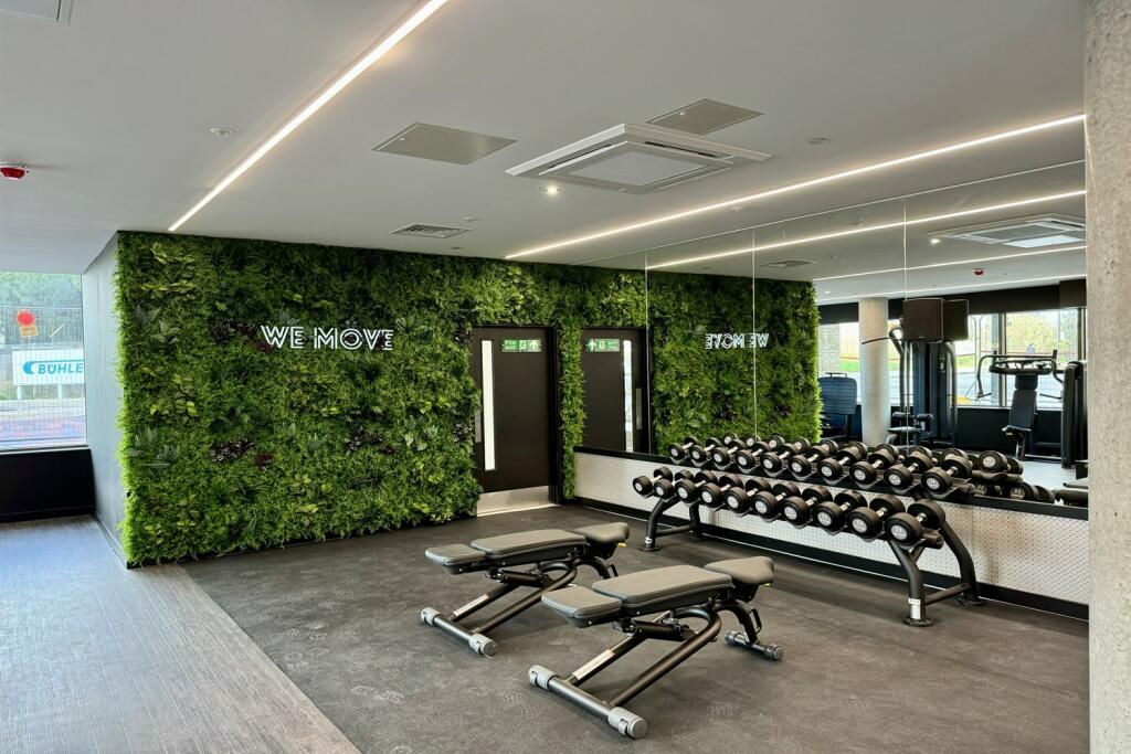 3 bedroom apartment at Anchor's Point - Image 15