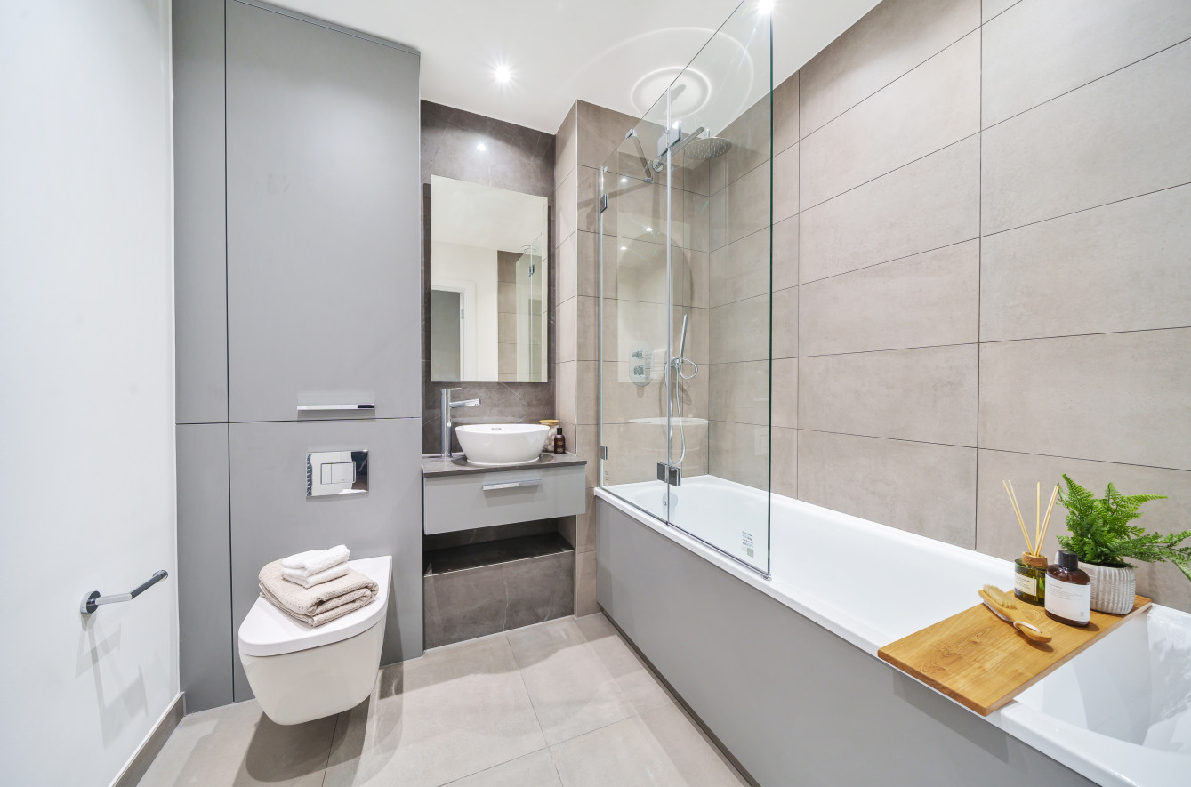 2 bedroom apartment at Anchor's Point - Image 16