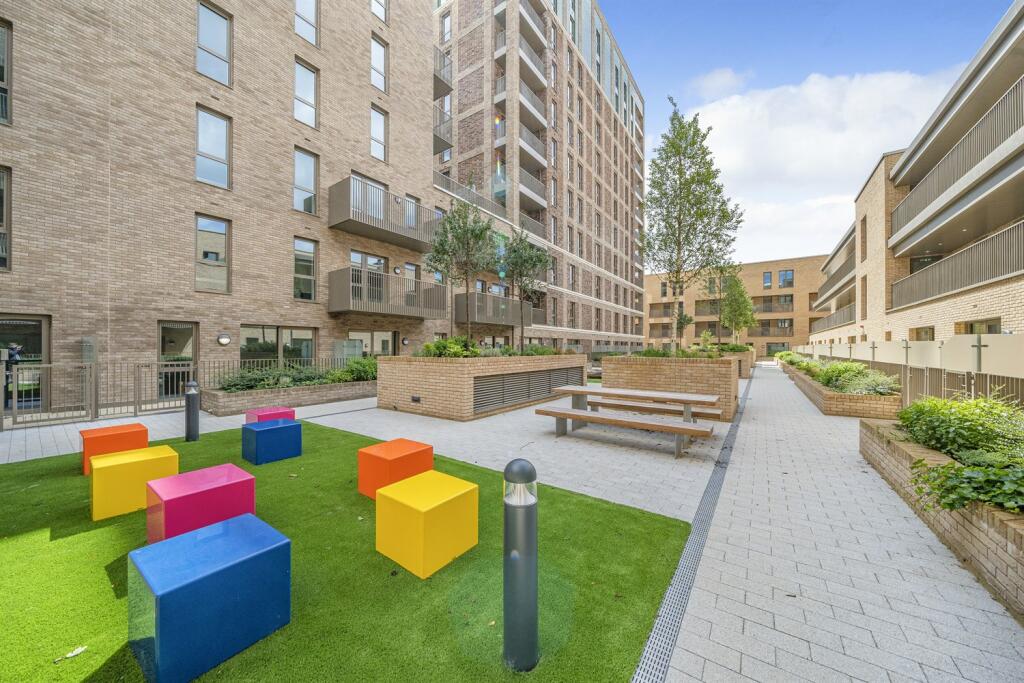 3 bedroom apartment at Anchor's Point - Image 21