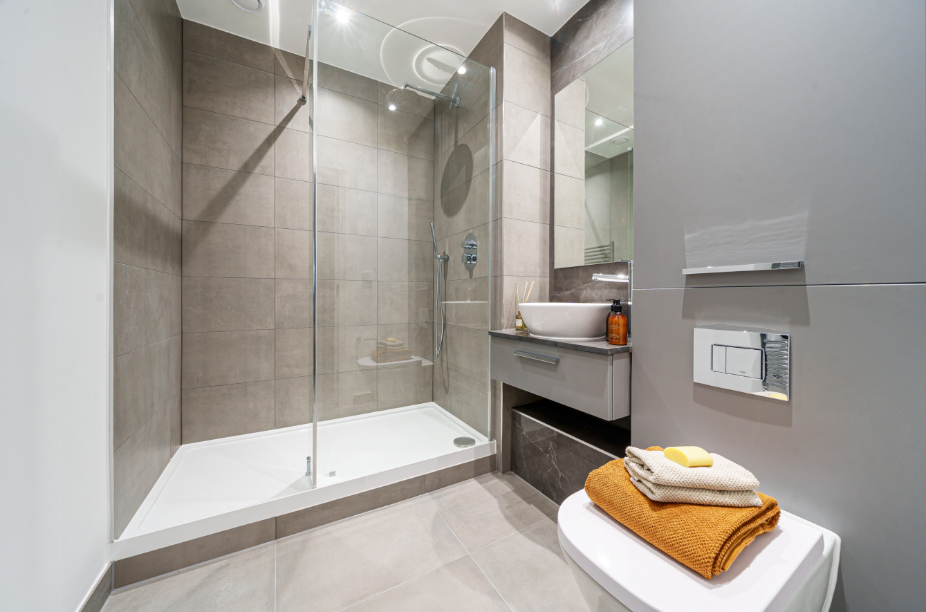 2 bedroom apartment at Anchor's Point - Image 5