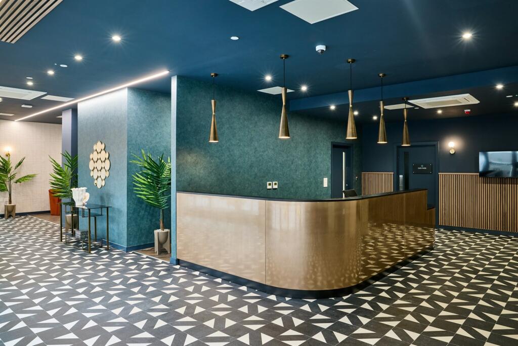 2 bedroom apartment at Anchor's Point - Image 7