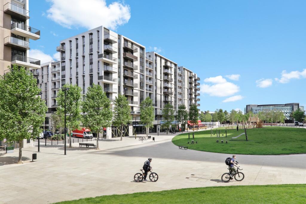 1 bedroom apartment at East Village - Image 12