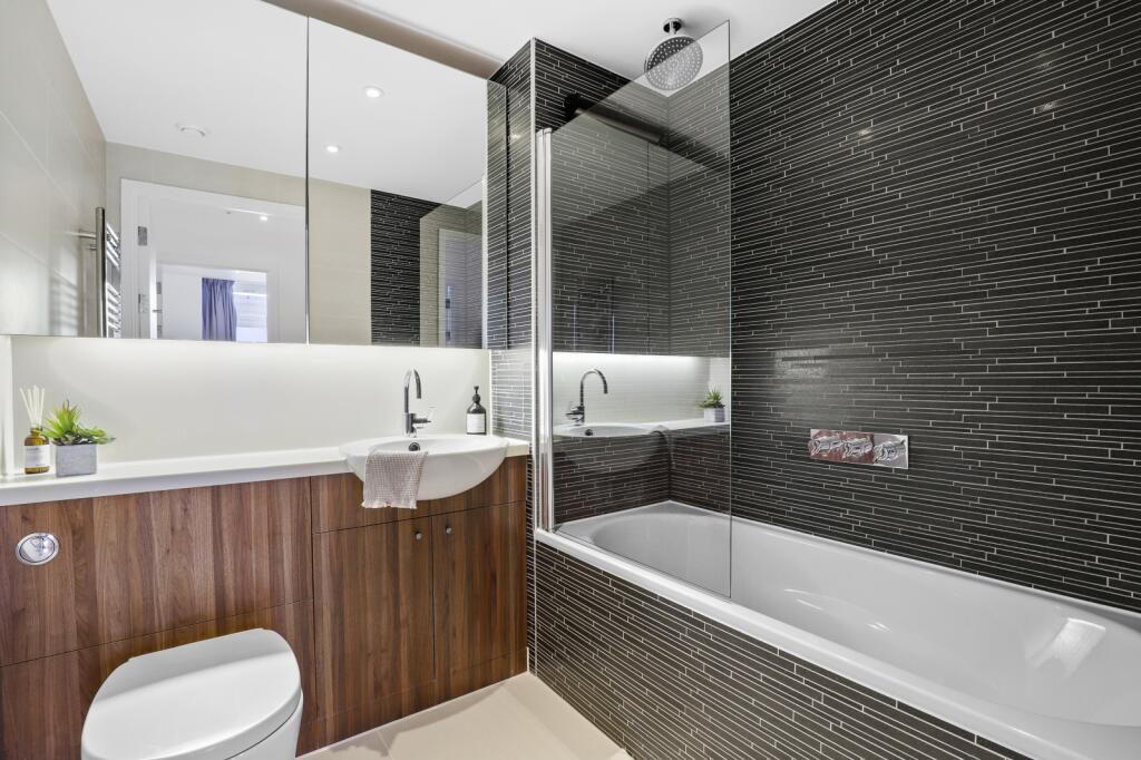 2 bedroom apartment at East Village - Image 30