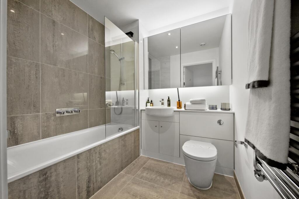 2 bedroom apartment at East Village - Image 11