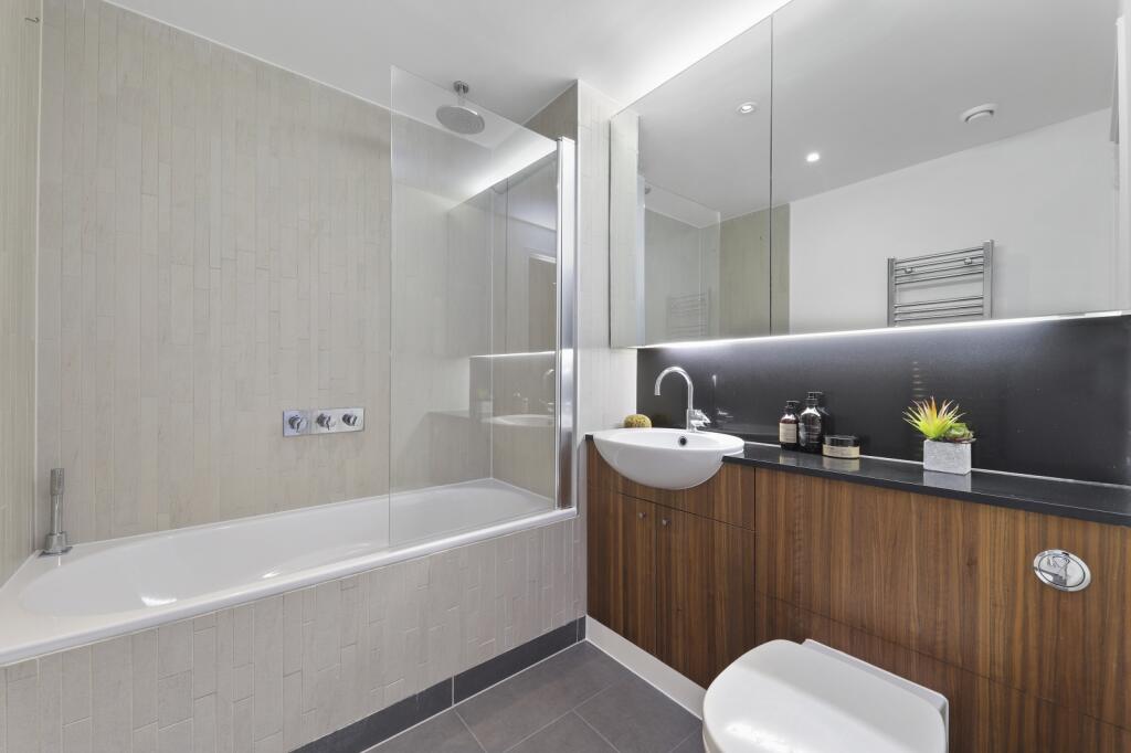 3 bedroom apartment at East Village - Image 15