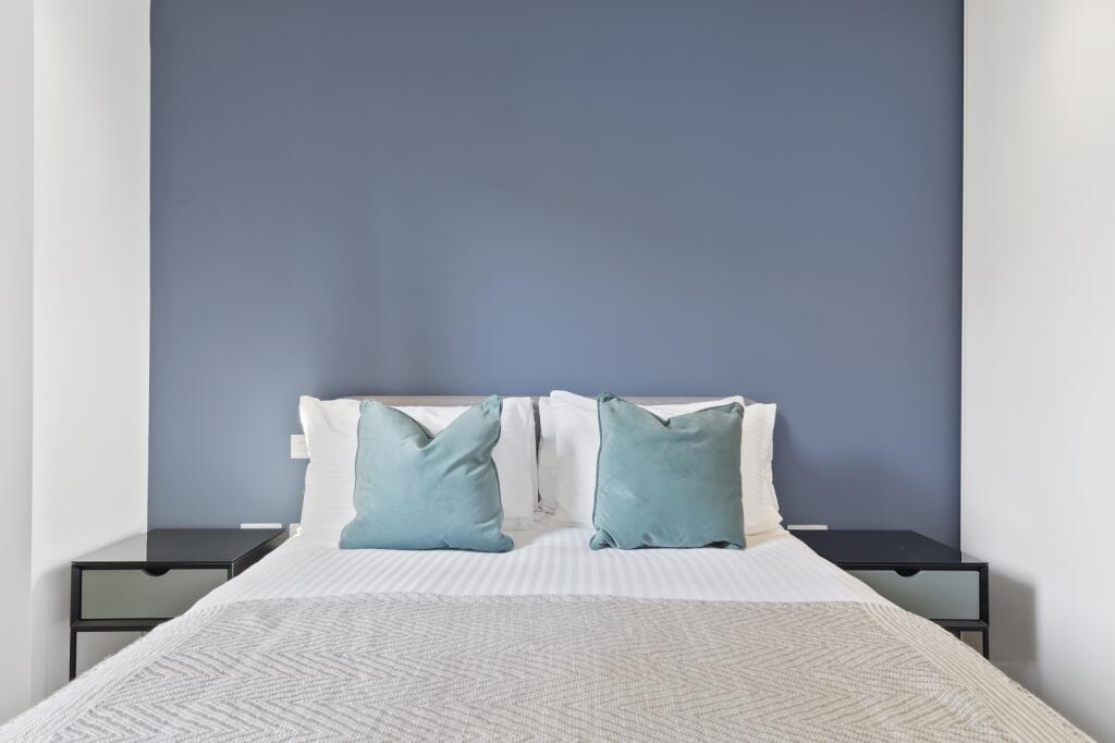 3 bedroom apartment at East Village - Image 29