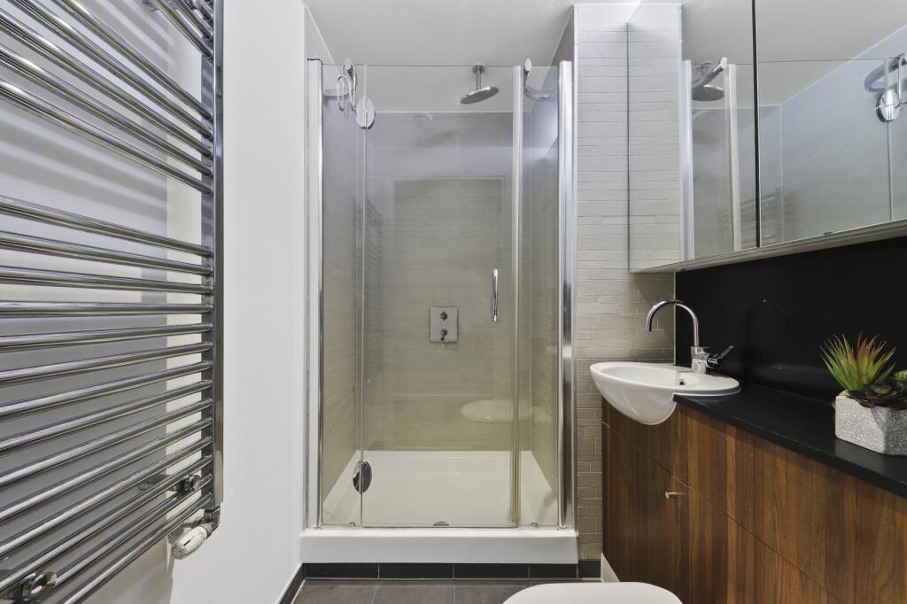 3 bedroom apartment at East Village - Image 9