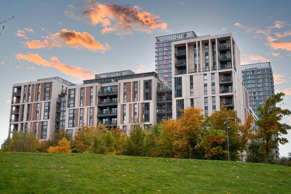 3 bedroom apartment at East Village - Image 22