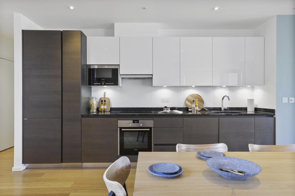 3 bedroom apartment at East Village - Image 23