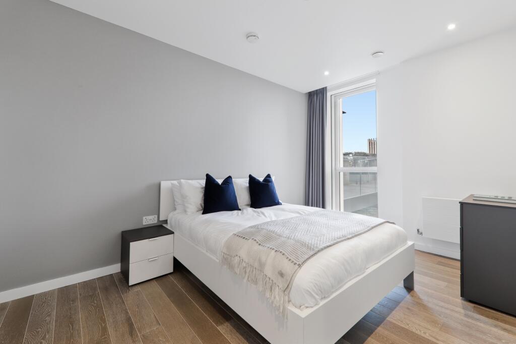 3 bedroom apartment at East Village - Image 4